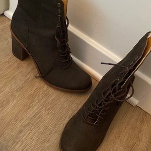 Timberland boots with heels, size 8-newer worn